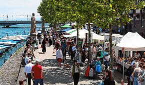 (Archivbild von 2024) Der Flohmarkt am Rheinsteig im vergangenen Jahr: Auf mehreren Kilometern reiht sich Stand an Stand – nicht nur in ...