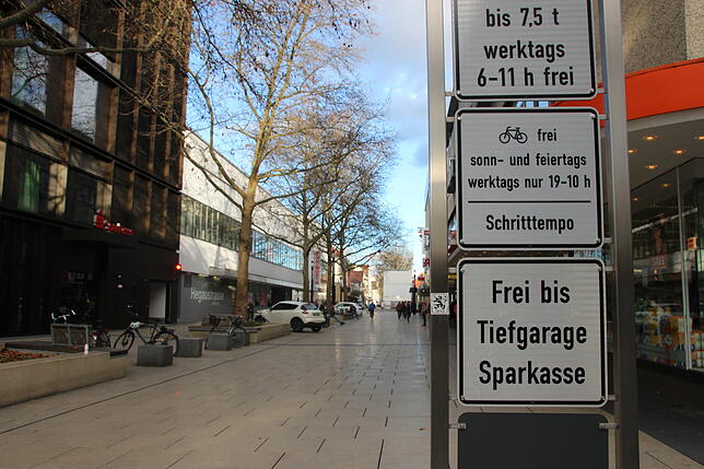 Zeitlich begrenzt: Zwischen 10 und 19 Uhr dürfen in der Fußgängerzone keine Fahrräder unterwegs sein.