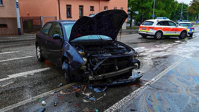 Das Resultat von zu viel Alkohol am Steuer musste eine 45-Jährige in VS-Schwenningen am Sonntag erleben. Ihr Audi war nach dem Unfall ...