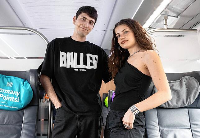 Auch für den deutschen ESC-Teilnehmer Abor, der mit seiner Schwester Tynna antritt, darf Finn Börner den Doppelgänger bei den Proben ...