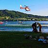 Die Besatzung dieses Rettungshubschraubers fand im Strandbad Wangen den Körper einer vermissten Frau und markierte den Fundort, indem ...