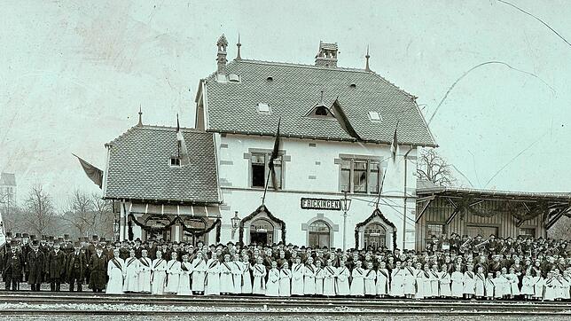 Als am 30. November 1905 die Bahnstrecke nach Frickingen eröffnet wurde, war dort nahezu die ganze Bevölkerung auf den Beinen. Die ...