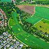 Die Stadt Singen hält ihren Grundstücksvorschlag für einen Klinikneubau, das Gelände oben rechts, für den besseren, weil kein Wald ...