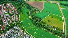 Die Stadt Singen hält ihren Grundstücksvorschlag für einen Klinikneubau, das Gelände oben rechts, für den besseren, weil kein Wald ...