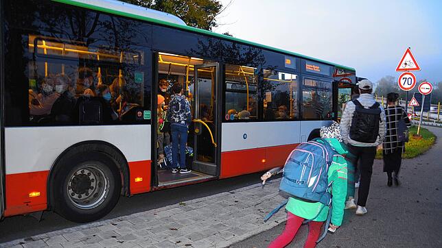 Bild : Die Waldsiedlung ist nicht mehr abgeschnitten. Endlich fährt wieder ein Bus Richtung Konstanz