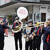 Mit der Marchingband &bdquo;Dixie Heros&ldquo; fand das Sommerprogramm &bdquo;Singenlovesme&ldquo; mit Klassikern aus Ragtime, Swing, ...