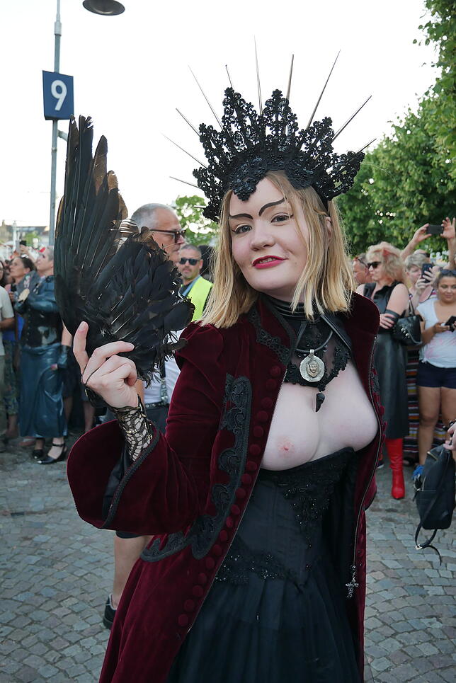 Die ausgefallenen Kostüme reichen von sexy bis gruselig und von geheimnisvoll bis edel.