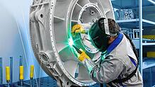 Schweißen an Triebwerksgehäusen bei Zeppelin Systems in Friedrichshafen