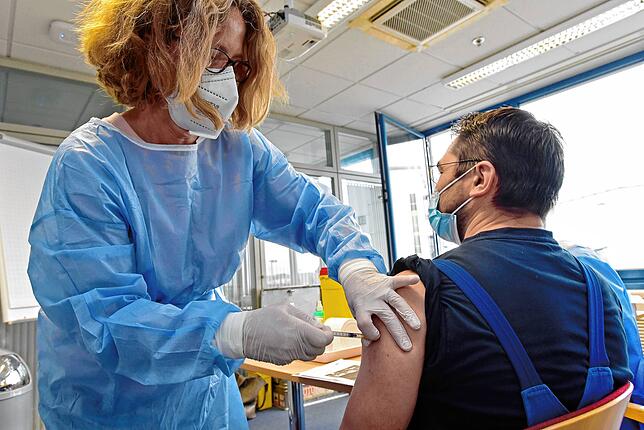Impfung: Kleiner Piks, große Wirkung. Dagmar Bohnert vom Institut für Bewegungs- und Arbeitsmedizin der Universitätsklinik Freiburg ...