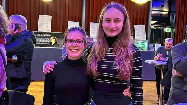 Ida Kuner (18) und Anna Sauter (17 Jahre) (von links)