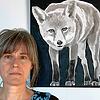 Die Illustratorin und Autorin Petra Jäger aus dem Weilheimer Ortsteil Ay steht vor einer Fuchs-Illustration.