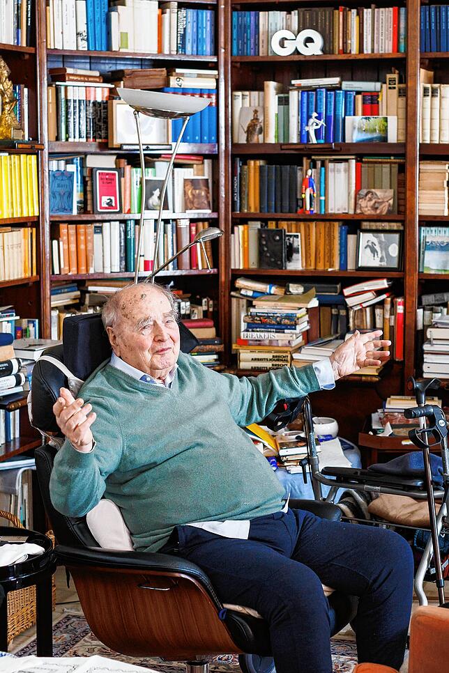 2022: Martin Walser in seinem Haus vor einer Bücherwand. Das Deutsche Literaturarchiv kauft mithilfe verschiedener Geldgeber den Vorlass ...