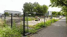 Das Grundstück in der Line-Eid-Straße zwischen B&B Hotel und The Niu Flower wird bebaut.