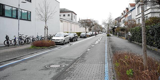 Anwohner in der Schottenstraße finden die Breite der Gehwege ausreichend.
