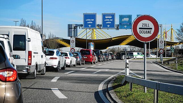 Sollten die Kontrollen intensiviert werden, könnten an der Grenze wie hier in Kreuzlingen wieder Staus entstehen.