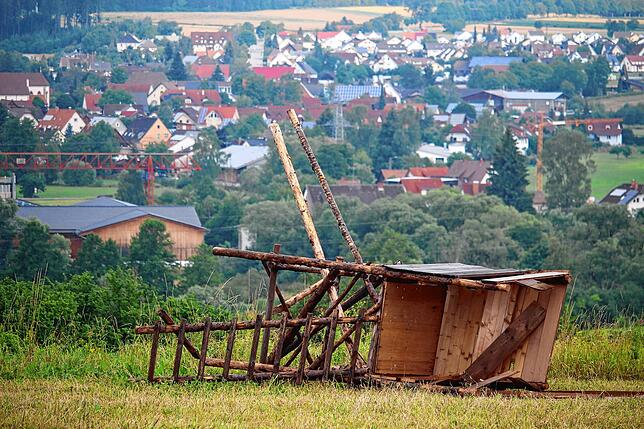 Kurz und heftig wütete der Sturm in der Dienstagnacht auf der Baar. Diesen Jäger-Hochsitz bei Wolterdingen hat es dabei umgepustet.
