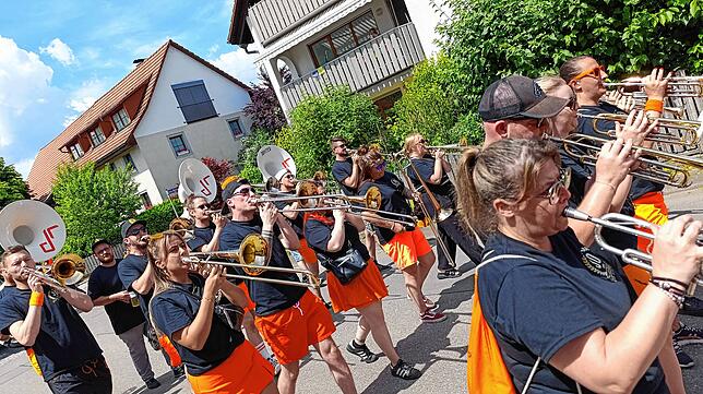 Bild 14: Großer Festumzug am Gmeindshus Oberlauchringen
