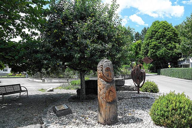 Der Oberteuringer Ortsteil Bitzenhofen ist nicht nur für seine Äpfel, sondern auch für seine Narrenzunft bekannt. Mit dem Brunnenplatz ...