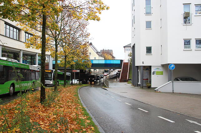 Auf der Riedleparkstraße stockt der Verkehr.