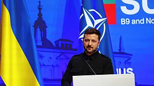 Wolodymyr Selenskyj, Präsident der Ukraine, kommt zu einer Pressekonferenz während des Vilnius-Gipfels im Palast der Großfürsten.