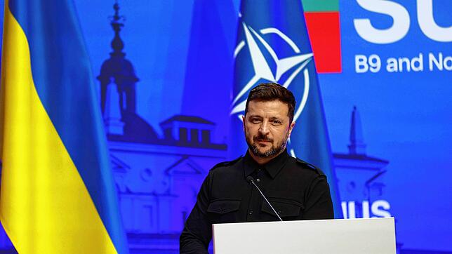 Wolodymyr Selenskyj, Präsident der Ukraine, kommt zu einer Pressekonferenz während des Vilnius-Gipfels im Palast der Großfürsten.