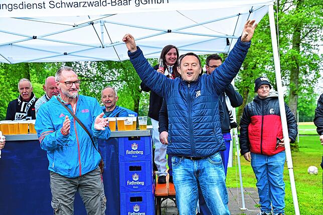 Bild 14: So feiern die Fans den Aufstieg des FC 08 Villingen