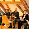 Singen geht in jedem Alter und bereitet Freude. Seit 15 Jahren initiiert Hans-Peter Jung (Mitte) im Altenzentrum Gesangsnachmittage. ...