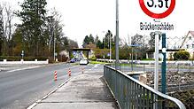 Diese Brücke über die Brigach in der Peterzeller Straße, hier an der Einmündung Sebastian-Kneipp-Straße, wird der größten Brückenneubau ...