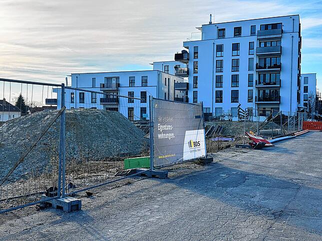 Die Bauarbeiten an der Eisenbahnstraße haben längst begonnen.
