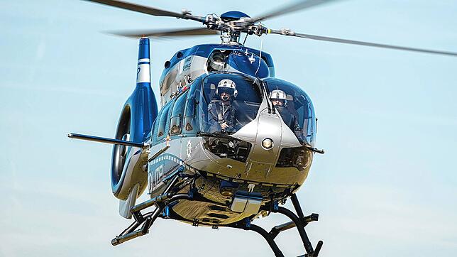 Auch vom Hubschrauber aus suchte die Polizei in Meersburg nach einem vermissten 42-Jährigen. Der Mann wurde am Freitagmittag ...