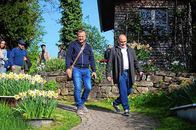 Die beiden Macher des ersten Founder Walks in Überlingen am See: Stefan Schneider (rechts) von der Wirtschaftsförderung Überlingen und ...