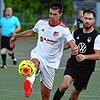 Sechster Heimsieg: Niklas Lais (vorn auf dem Archivbild gegen Tiengens Emir Muratovic) traf früh zur Führung beim 4:0 des FC Schönau ...