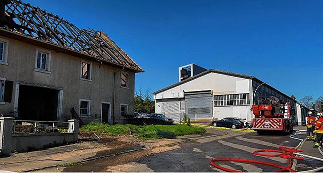 Bild 11: Bauernhaus in Albbruck brennt lichterloh - Bilder des Einsatzes