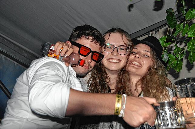 Bild 7: Vollgasstimmung war bei der Dirndl- und Lederhosenparty in Leimbach