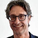 Patrick Hartleitner ist Rektor des Konstanzer Suso-Gymnasiums. Er erklärt: „Wir müssen irgendwo hin. Der Raumbedarf ist da. Punkt.“
