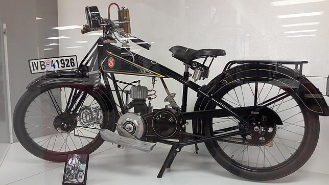 Das Steidinger-Motorrad mit 3,5-PS-Zweitakter steht seit kurzem als Leihgabe eines Sammlers im Deutschen Phonomuseum in St. Georgen. Es ...