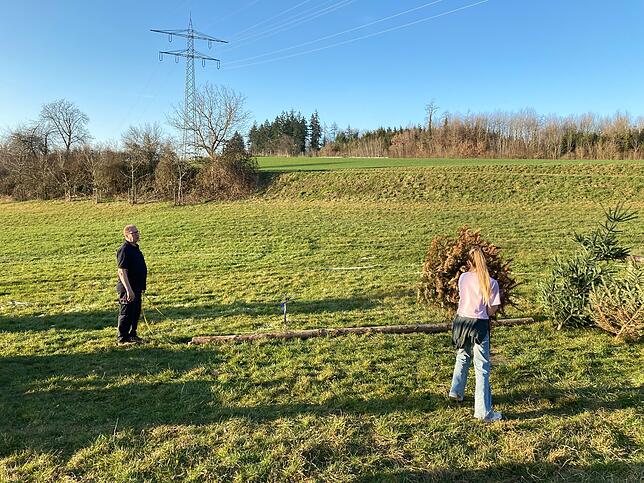 Bild 3: Weihnachtsbaum-Weitwurf in Neufrach: Die besten Bilder vom Funken-Fest!