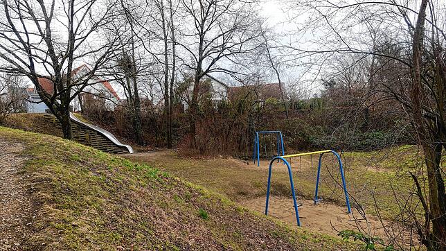 Mit wildem Charme besticht der Abenteuerspielplatz im &bdquo;Oberen Einatz&ldquo; in Böhringen. Hier ein Ausschnitt der weitläufigen ...