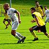 Wieder an Bord: Domenik Dürrschnabel (links gegen Eichsels Kevin Grunert) steht dem FC Huttingen nach seiner Gelb-Rot-Sperre in den ...