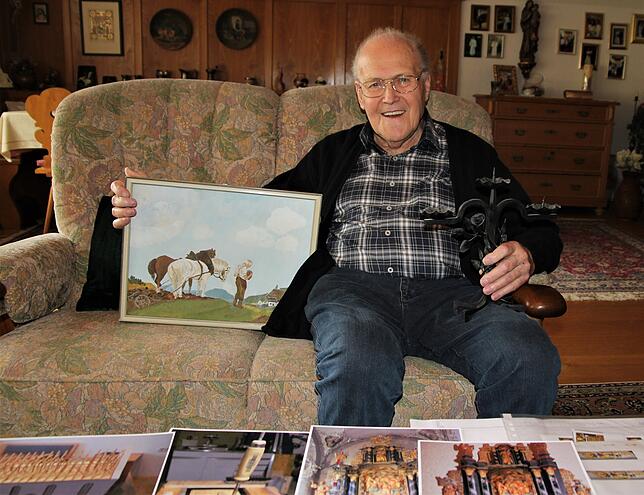 Ernst Holzer arbeitet auch gerne mit Metall und malt Landschaftsbilder.