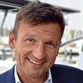 Dirk Kreidenweiß, Projektleiter der Tuning World, hat OB Burchardt zur Messe eingeladen.