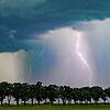 (Symbolbild) – Der Deutsche Wetterdienst warnt vor schweren Gewittern in Baden-Württemberg.