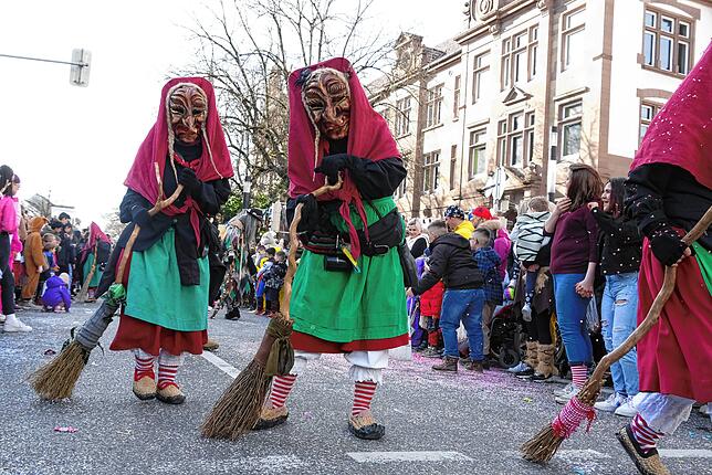 Bild 21: Bilder vom großen Fasnet Samschdig-Umzug der Poppele-Zunft (2)