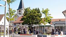 Der für 600.000 Euro neu gestaltete Rathausplatz Herten wurde beim Aktionstag von Bürgern in Besitz genommen. Foto: Ingrid Böhm