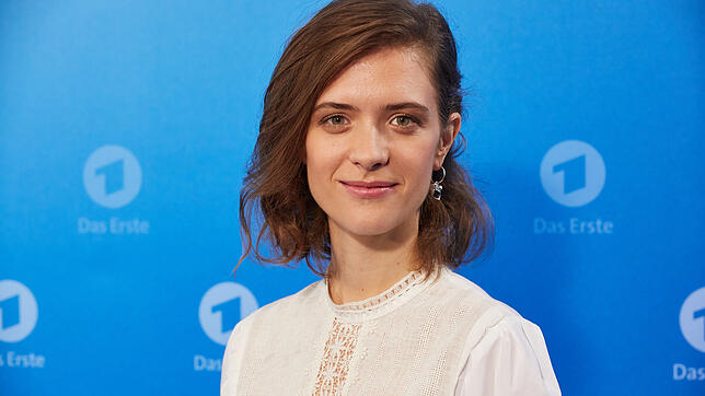 Liv Lisa Fries wird, seit sie in der Serie &bdquo;Babylon Berlin&ldquo; zu sehen ist, auch auf der Straße erkannt.