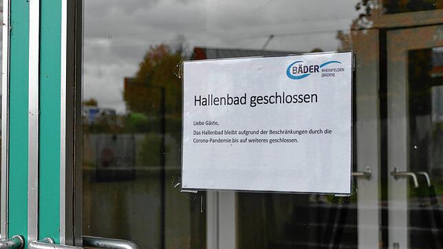 Aktuell ist das Hallenbad wegen Corona-Pandemie geschlossen. Die begeisterte Schwimmerin Catrin Heubling befürchtet, dass dies zum ...