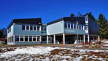 Das Dach des Schulhauses (Bild), die Wasserversorgung und viele weitere Projekte will die Gemeinde Höchenschwand in diesem Jahr angehen. ...
