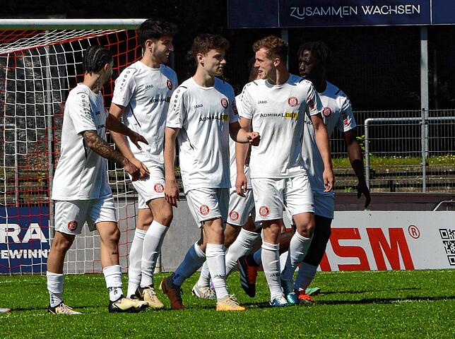 Bild 7: Verbandsligaderby zwischen SC Pfullendorf und FC Singen gewinnt der SCP mit 3:1