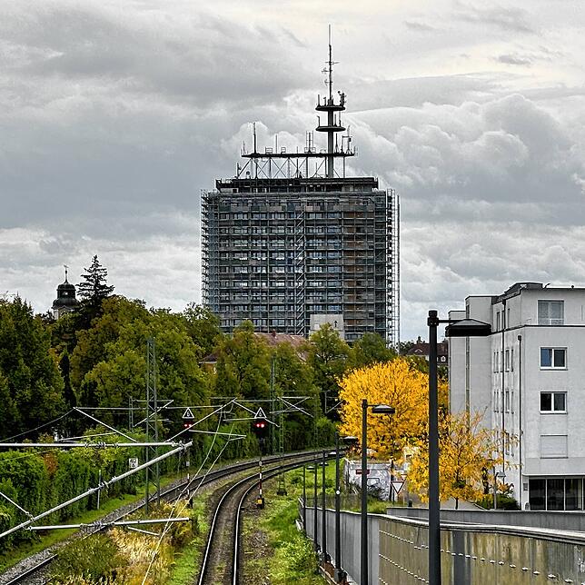 Der Ausbau des Konstanzer Telekom-Turms schreitet voran. Hier entstehen zahlreiche Wohnungen, in denen bald auch Leben herrschen wird.
