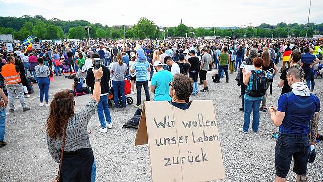 Eine Protestkundgebung der Initiative Querdenken 711 in Stuttgart. Das Foto entstand im Mai 2020.